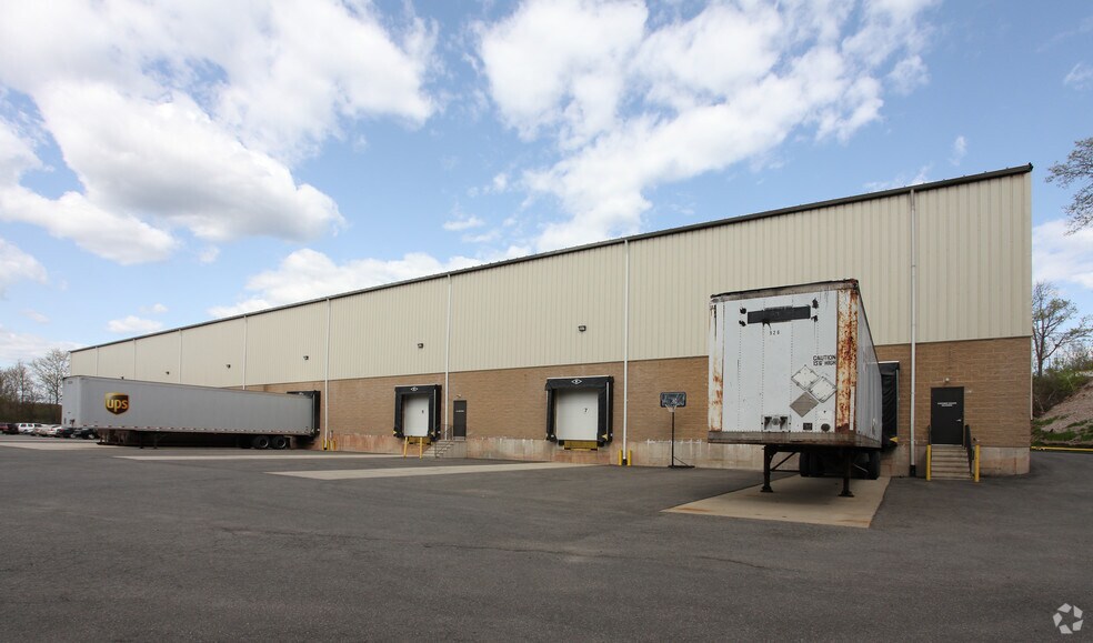 More Photos Of 35 Phil Mack Dr, Middletown Flex For Sale