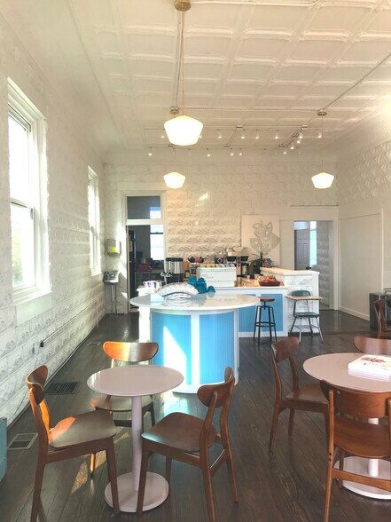 More Photos Of 11615 Main St, Louisville Freestanding For Lease