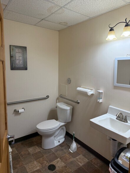 More Photos Of 7507 N 2nd St, Machesney Park Storefront Retail Office For Lease