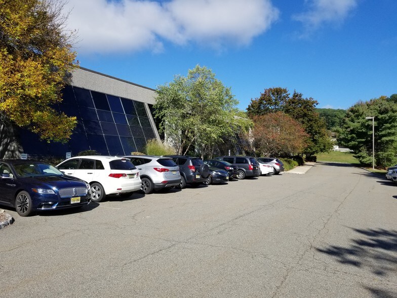 More Photos Of 111 Howard Blvd, Mount Arlington Office For Lease