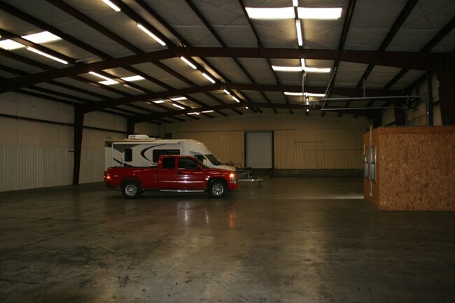 More Photos Of 559 N 13th St, Rogers Warehouse For Lease