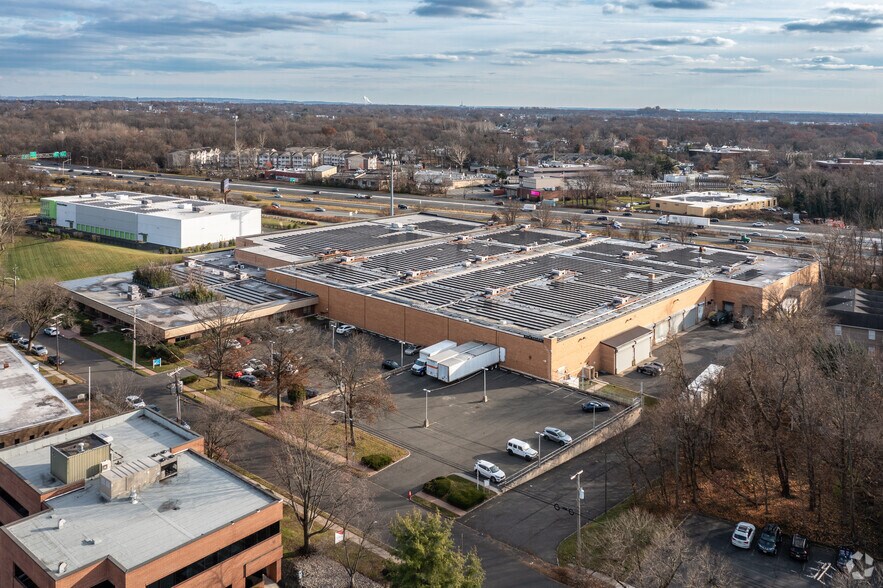 More Photos Of 16 Bleeker St, Millburn Warehouse For Lease