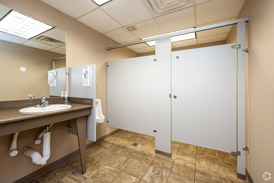 More Photos Of 1018 Central Ave, Metairie Coworking Space