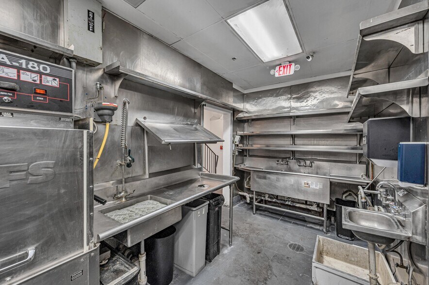 More Photos Of 223 Valencia Ave, Coral Gables Restaurant For Lease