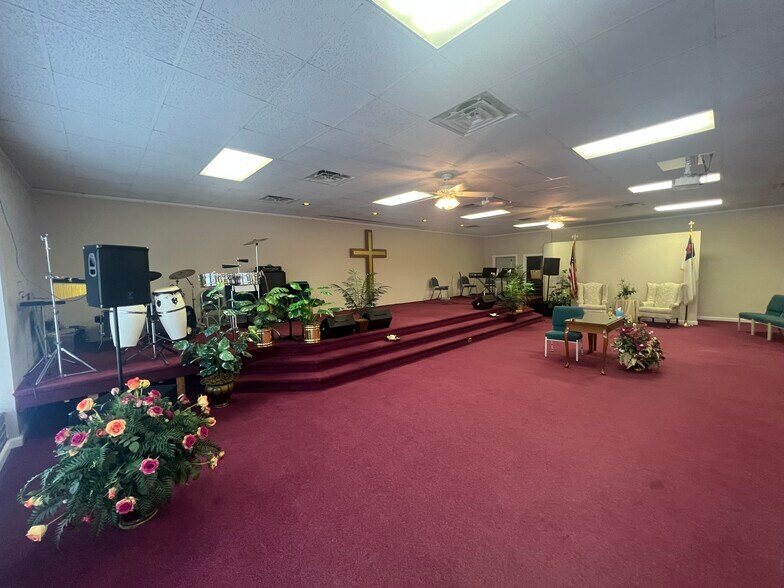 More Photos Of 2307 S Boston Rd, Danville Flex For Sale