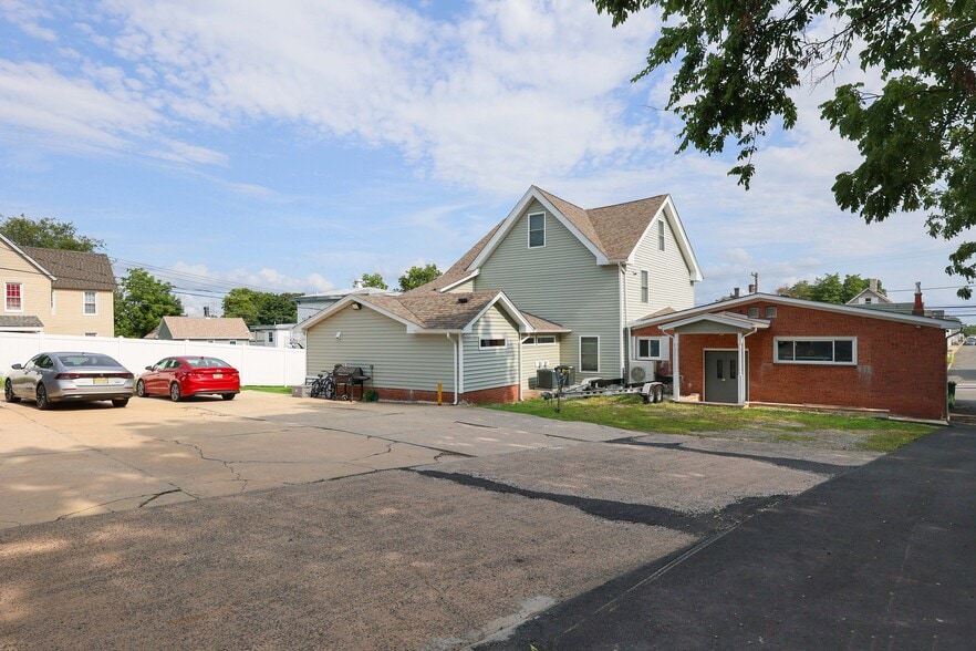 More Photos Of 215 Washington Rd, Sayreville Storefront Retail Residential For Lease