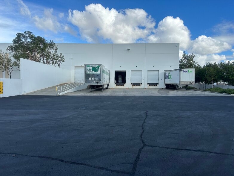 More Photos Of 1522 Bentley Dr, Corona Warehouse For Lease