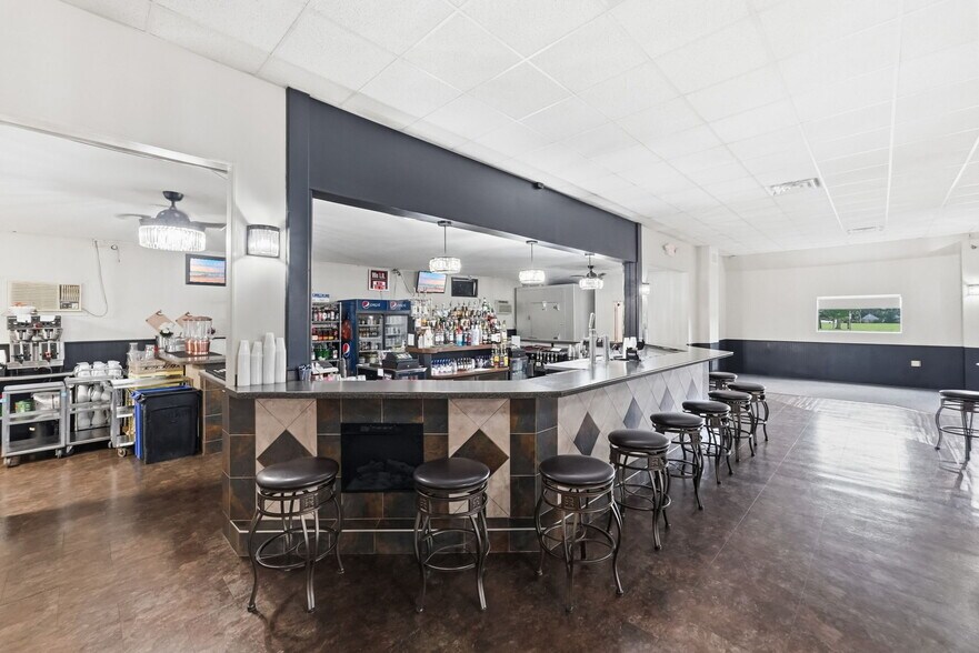 More Photos Of 691 S Main St W, Richmond Restaurant For Sale