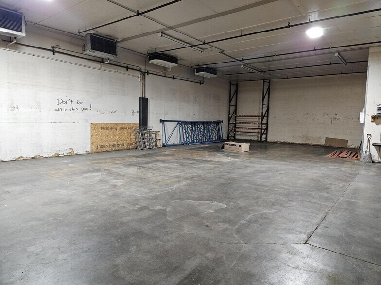 More Photos Of 102 Railroad Ave NE, Aberdeen Flex For Sale