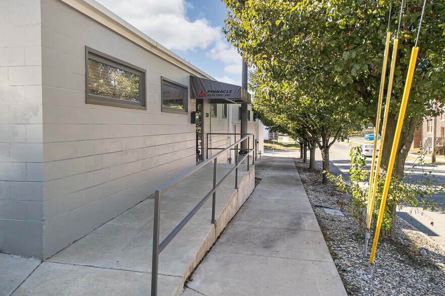 More Photos Of 2302 Highly St, Saint Joseph Warehouse For Lease