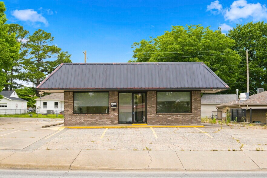 More Photos Of 816 S Mount Olive St, Siloam Springs Medical For Sale