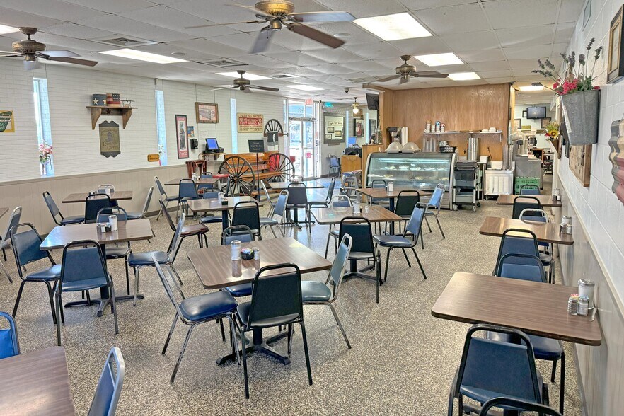 More Photos Of 1403 N Navarro St, Victoria Restaurant For Sale