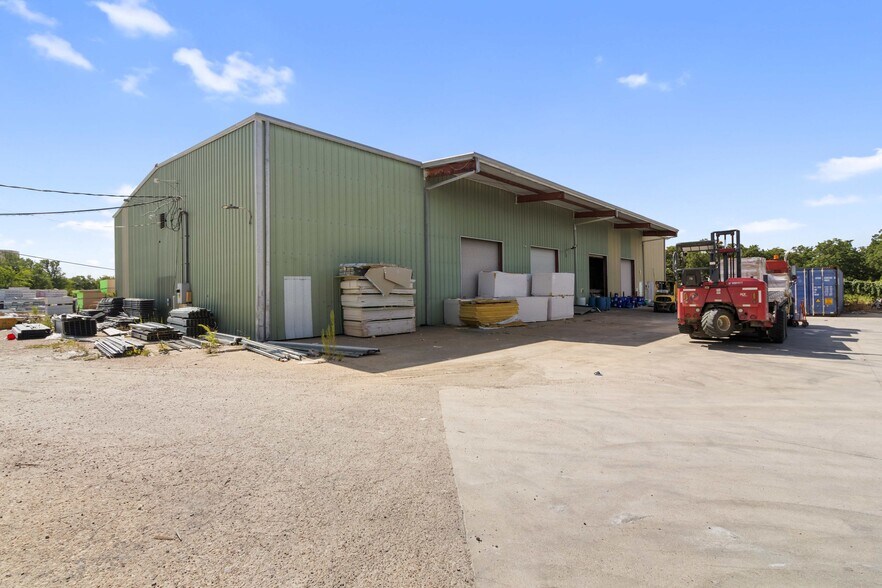 More Photos Of 1707 Graham Rd, College Station Warehouse For Lease