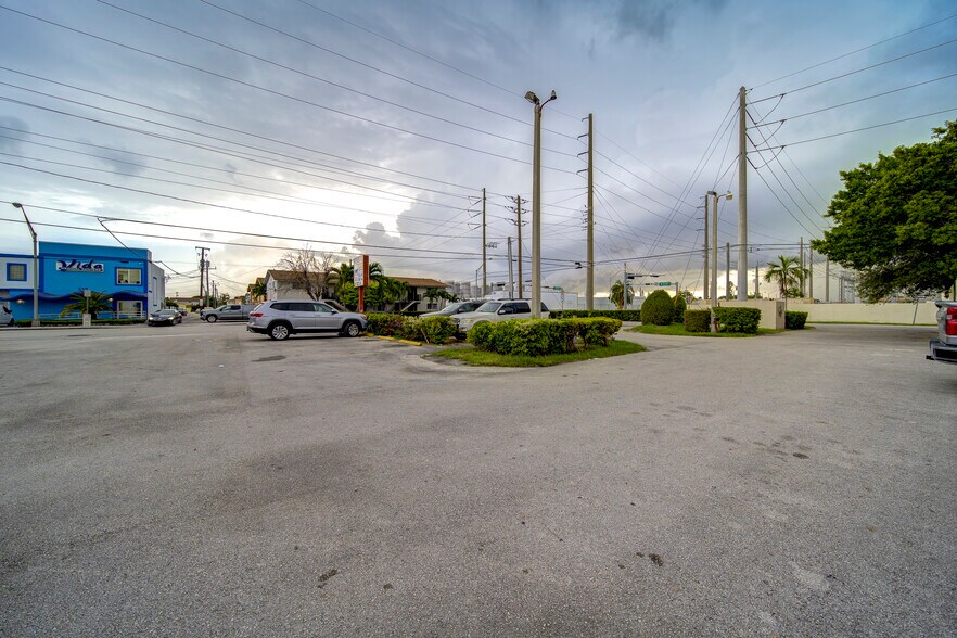 More Photos Of 330-332 W 9th St, Hialeah Storefront Retail Office For Lease