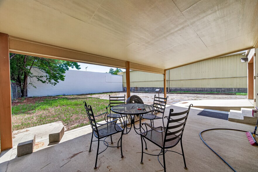 More Photos Of 214 N Loop 336 E, Conroe Office For Sale