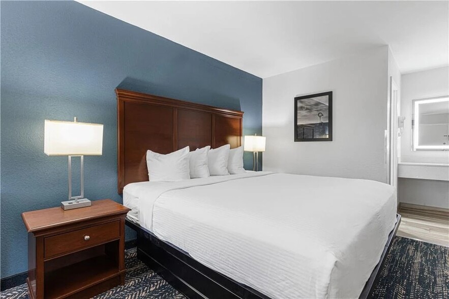 More Photos Of 2251 N Trade Days Blvd, Canton Hotel For Sale