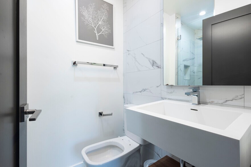 More Photos Of 1267 N Laurel Ave, West Hollywood Apartments For Sale