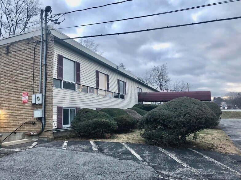 More Photos Of 21 N Plank Rd, Newburgh Office For Lease