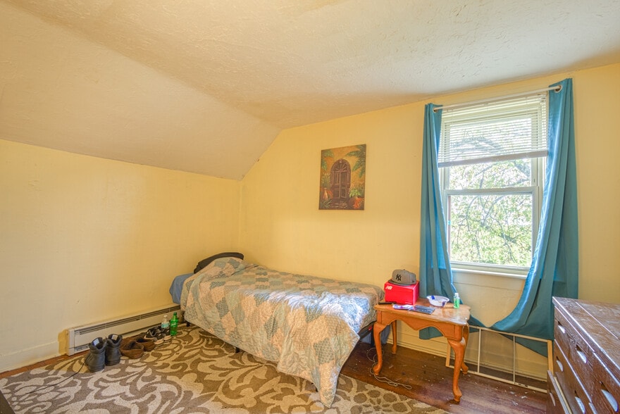 More Photos Of 28 Woodstock Ave, Putnam Specialty For Sale