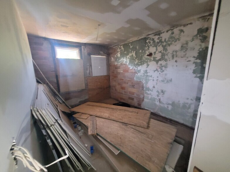 More Photos Of 14907 Livernois Ave, Detroit Flex For Sale