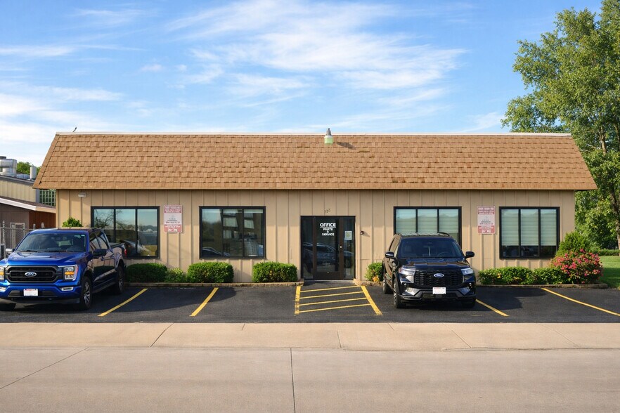 Primary Photo Of 733 Mike McCarthy Way, Green Bay Light Manufacturing For Sale