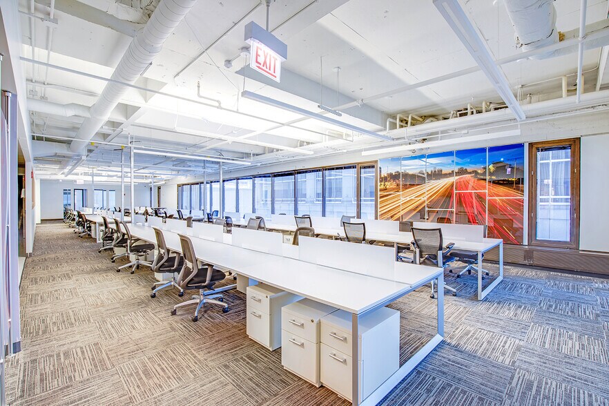 More Photos Of 55 W Wacker Dr, Chicago Office For Sale