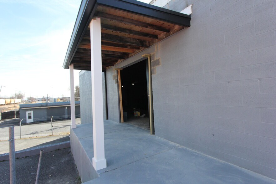 More Photos Of 36 Walnut St, Thurmont Warehouse For Lease