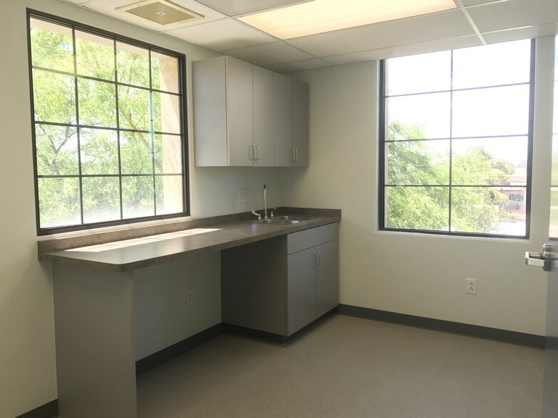 More Photos Of 1310 W St Marys Rd, Tucson Medical For Lease