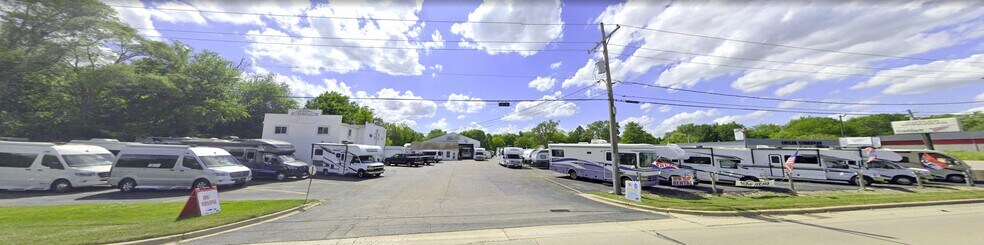 Primary Photo Of 25514 N Il Route 83, Long Grove Auto Dealership For Lease