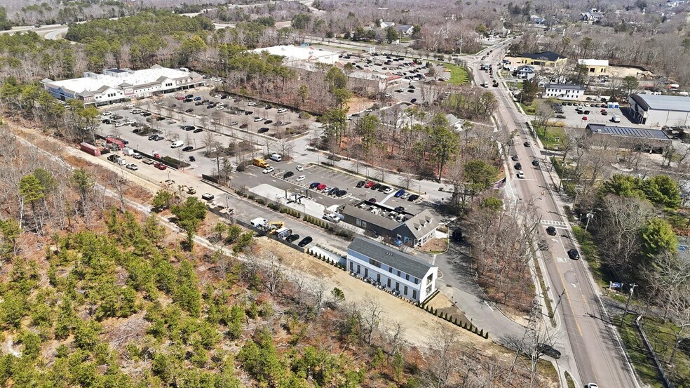 More Photos Of 200 W Montauk Hwy, Hampton Bays Freestanding For Lease