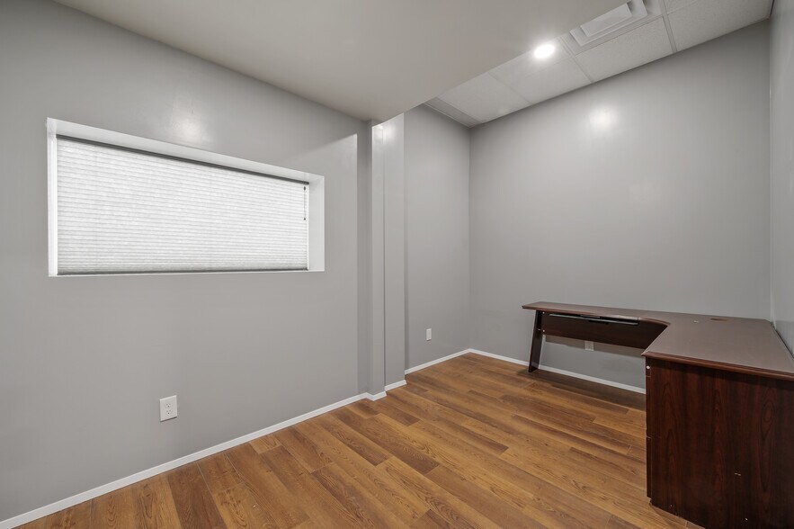 More Photos Of 1520 N Government Way, Coeur d'Alene Showroom For Sale