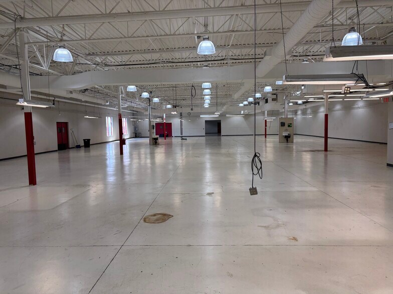 More Photos Of 9401 S Innovation Dr, Daleville Showroom For Sale