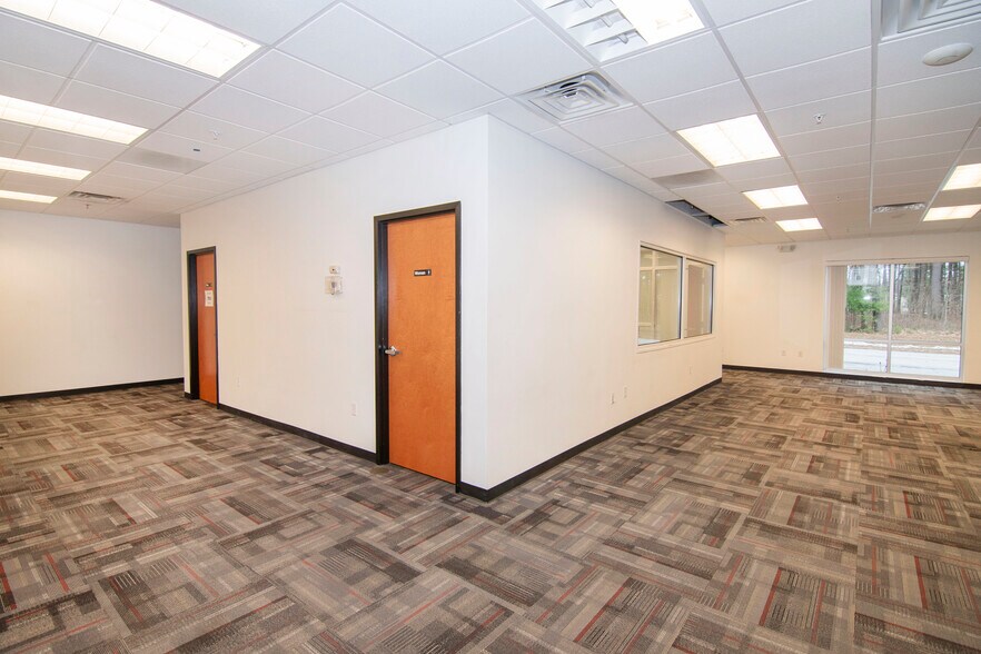 More Photos Of 3 Unlimited Dr, Saratoga Springs Office For Lease