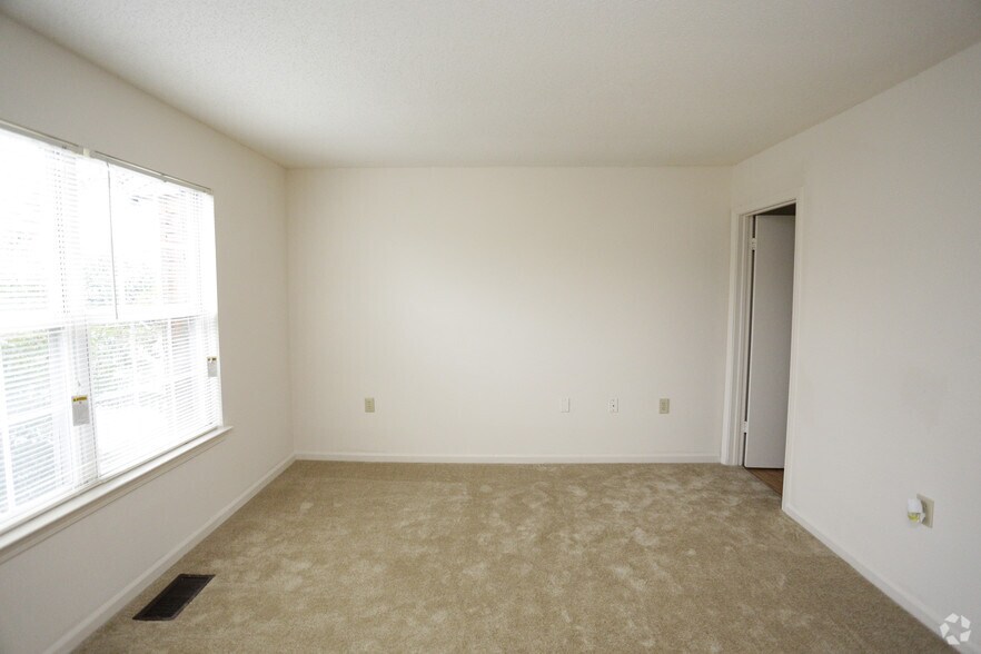 More Photos Of 5600 Salem Run Blvd, Fredericksburg Apartments For Sale