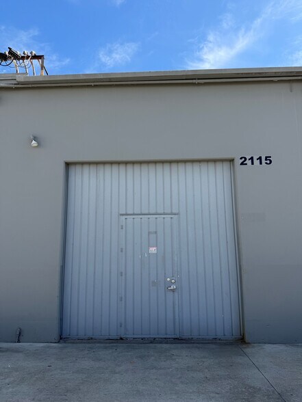 More Photos Of 2101-2115 S Grand Ave, Santa Ana Light Distribution For Lease