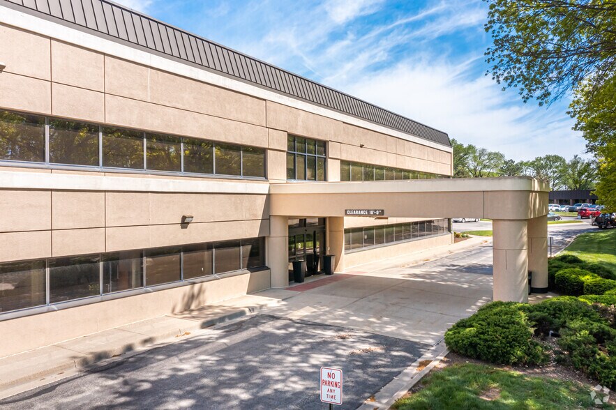 More Photos Of 8787 Ballentine St, Overland Park Medical For Lease