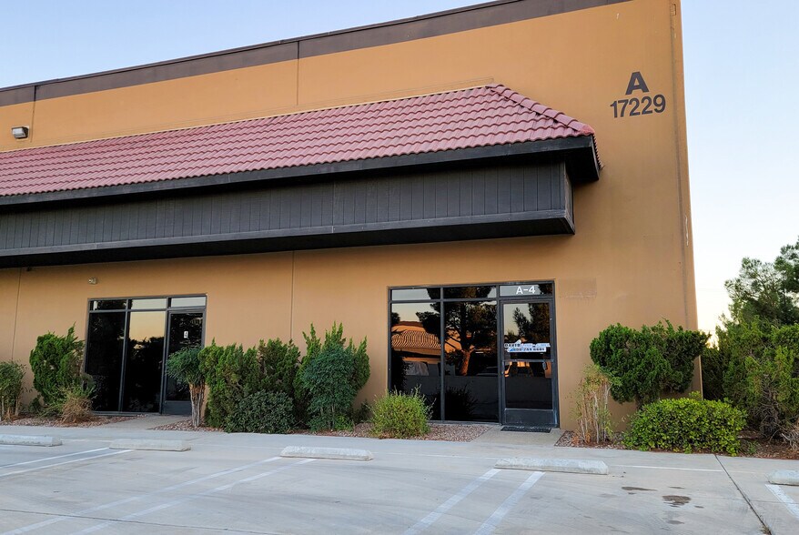 More Photos Of 17229 Lemon St, Hesperia Warehouse For Lease