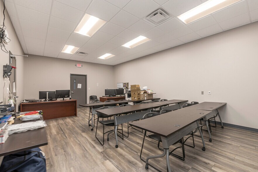 More Photos Of 4676 Jennings Ln, Louisville Warehouse For Lease