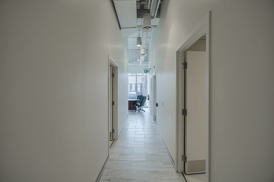 More Photos Of 60-74 Gervais Dr, Toronto Warehouse For Lease