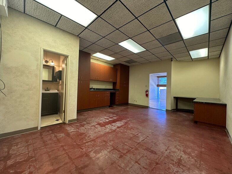 Primary Photo Of 147 Kern St, Taft General Retail For Lease