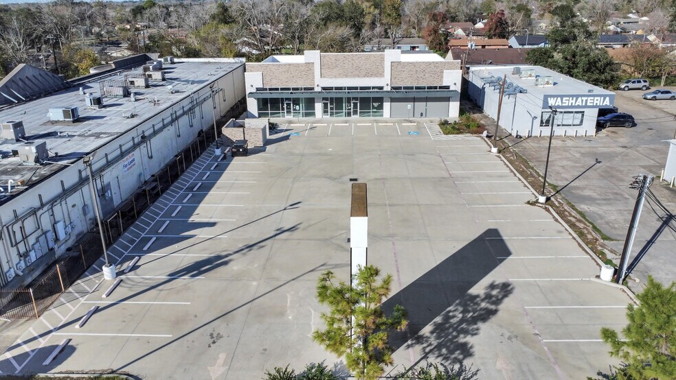 More Photos Of 4430 W Fuqua St, Houston Storefront For Lease