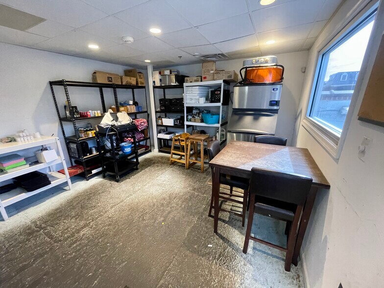 More Photos Of 314 William St, Fredericksburg Storefront For Lease