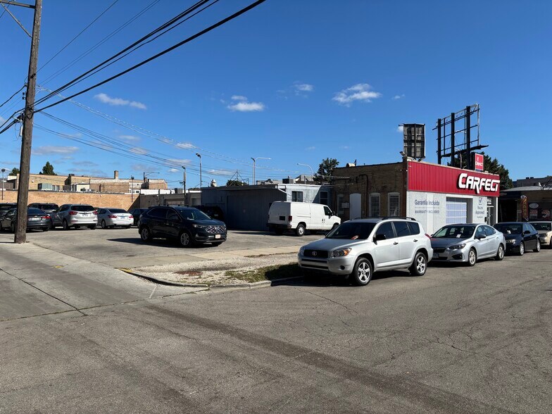 More Photos Of 3632-3652 N Cicero Ave, Chicago Showroom For Sale