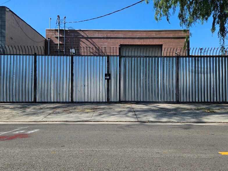 More Photos Of 2819 Southwest Dr, Los Angeles Warehouse For Sale