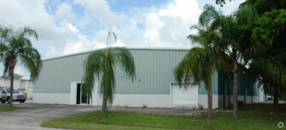 More Photos Of 1613 SE 15th Ter, Cape Coral Warehouse For Lease