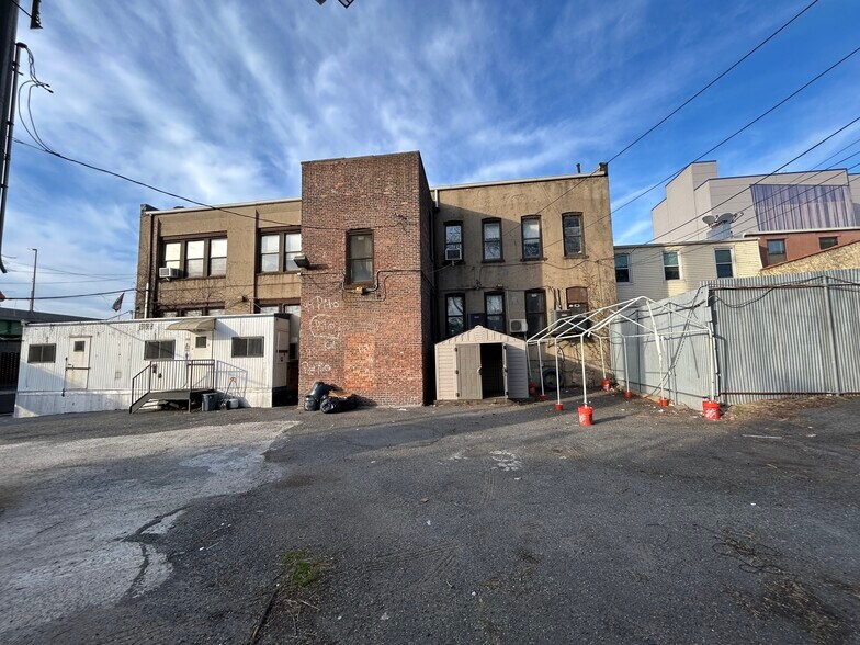 More Photos Of 122 18th St, Brooklyn Land For Lease
