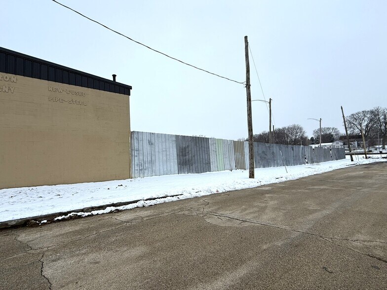 More Photos Of 151 Ferris st, Galesburg Warehouse For Sale