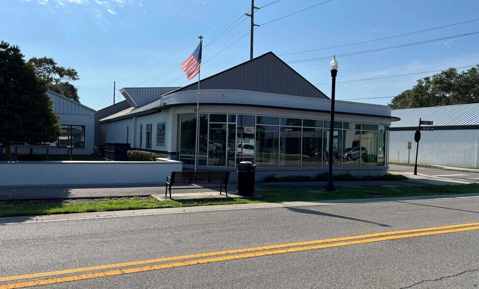 More Photos Of 320 3rd St SW, Winter Haven Freestanding For Sale