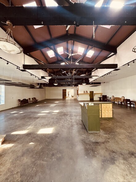 More Photos Of 3384 SE Milwaukie Ave, Portland Storefront For Lease