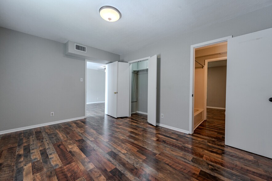 More Photos Of 732 W Alice Ave, Kingsville Apartments For Sale